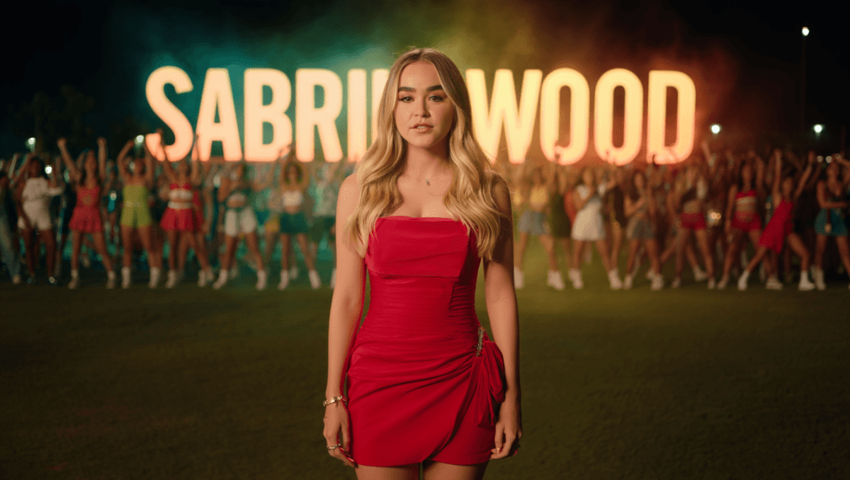 How long was Sabrina Carpenter's Coachella set? She performed for 1 hour 35 mins