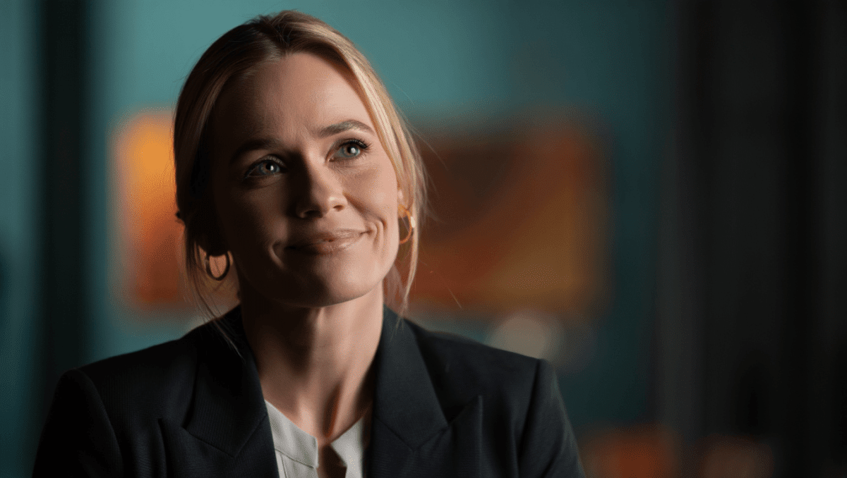 Erin Moriarty face reveals Graves' disease impact, fans rally in support