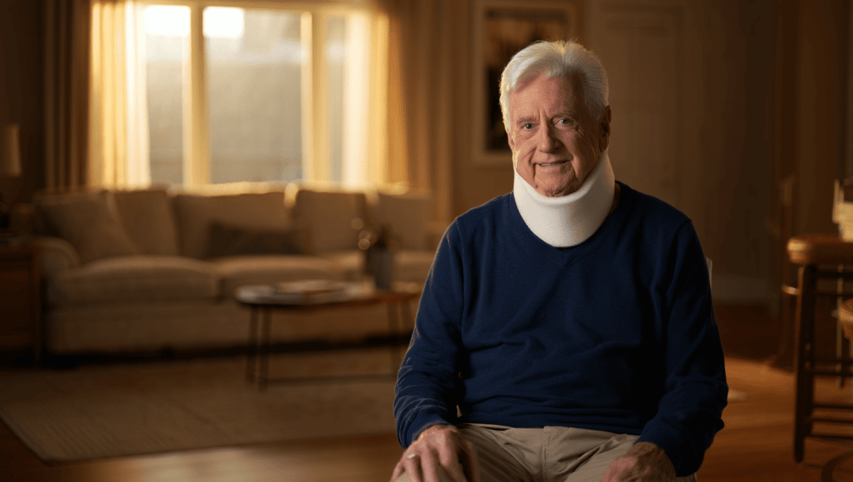 Ray Stevens suffers broken neck in fall, Grammy winner recovering at home