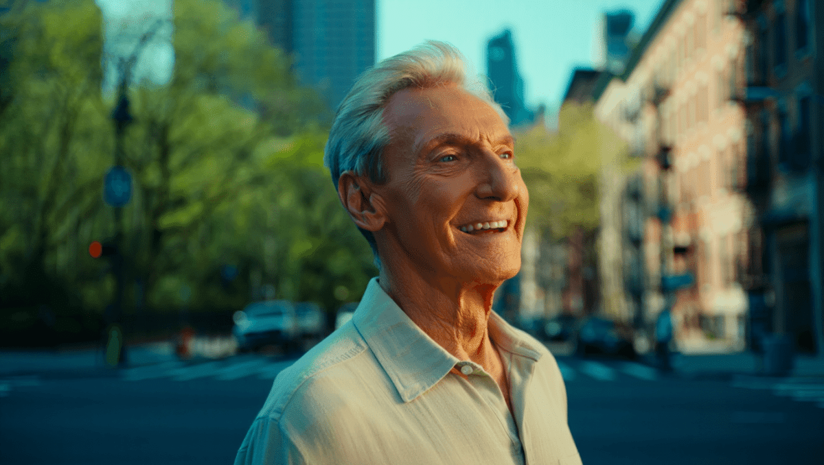 Barry Manilow steps out in New York City after lung cancer recovery, album due June 5