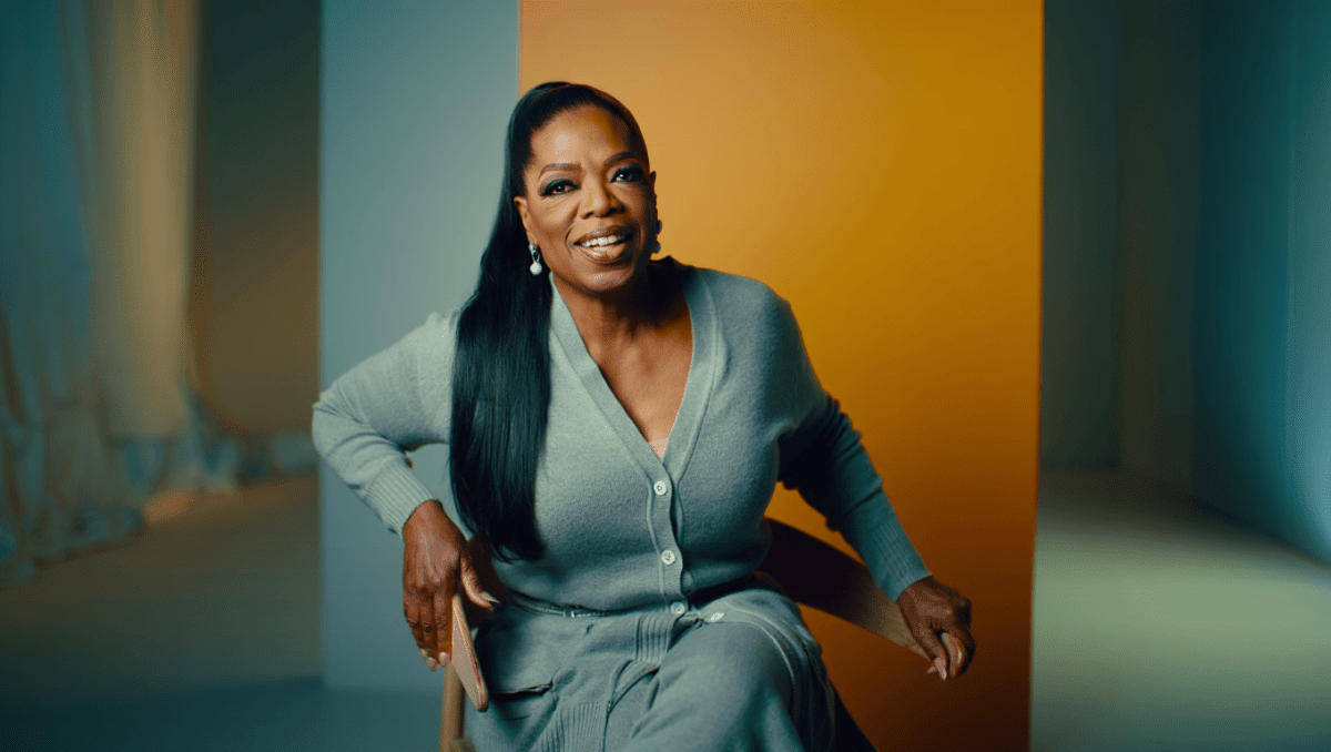 Oprah Winfrey switches up iconic style with unexpected Y2K side ponytail