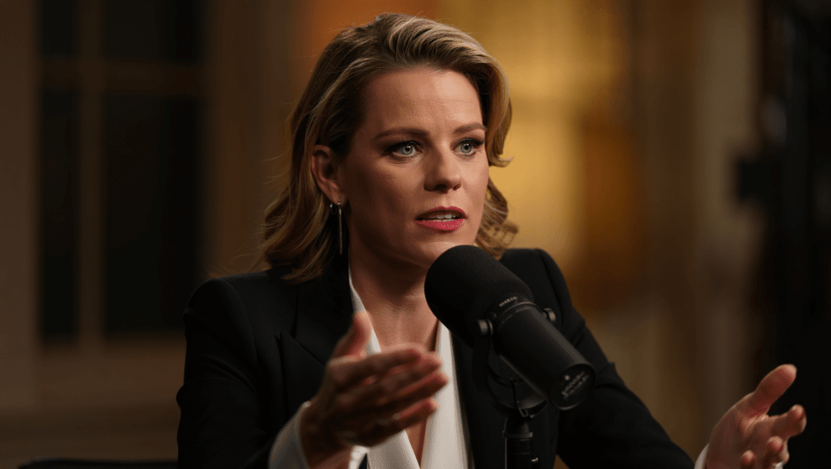 Elizabeth Banks calls out white women Trump voters: 'Channel Effie'