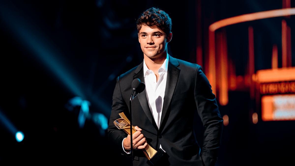 Noah Centineo wins Star of Tomorrow at CinemaCon 2026