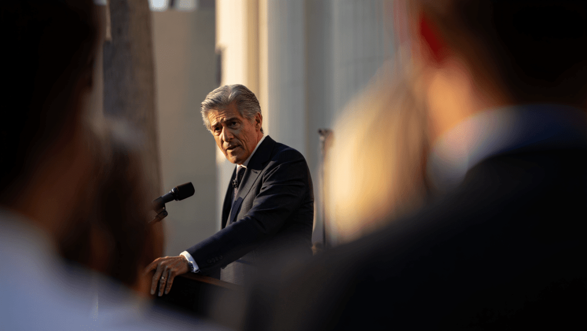 Geraldo Rivera gets honored by College of Staten Island Foundation for Willowbrook investigation