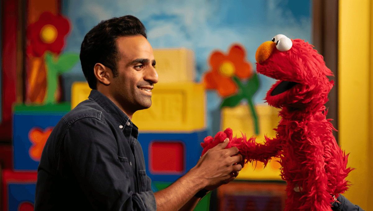 Ramy Youssef teaches Elmo Arabic words on Sesame Street, fans love it