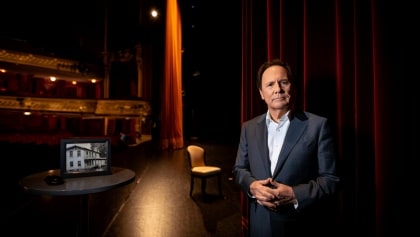 Billy Crystal Will Return to Broadway In Play Inspired By Loss of His Home