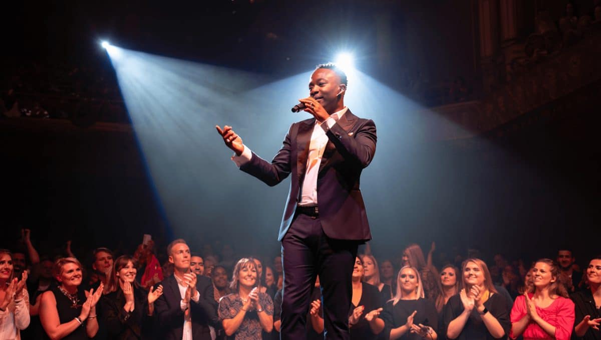 Jeremy Jordan Brings Solo Show to Los Angeles, Featuring Hilarious ‘Newsies’ Recap and Touching Personal Stories: “A Raucous, Good Time”