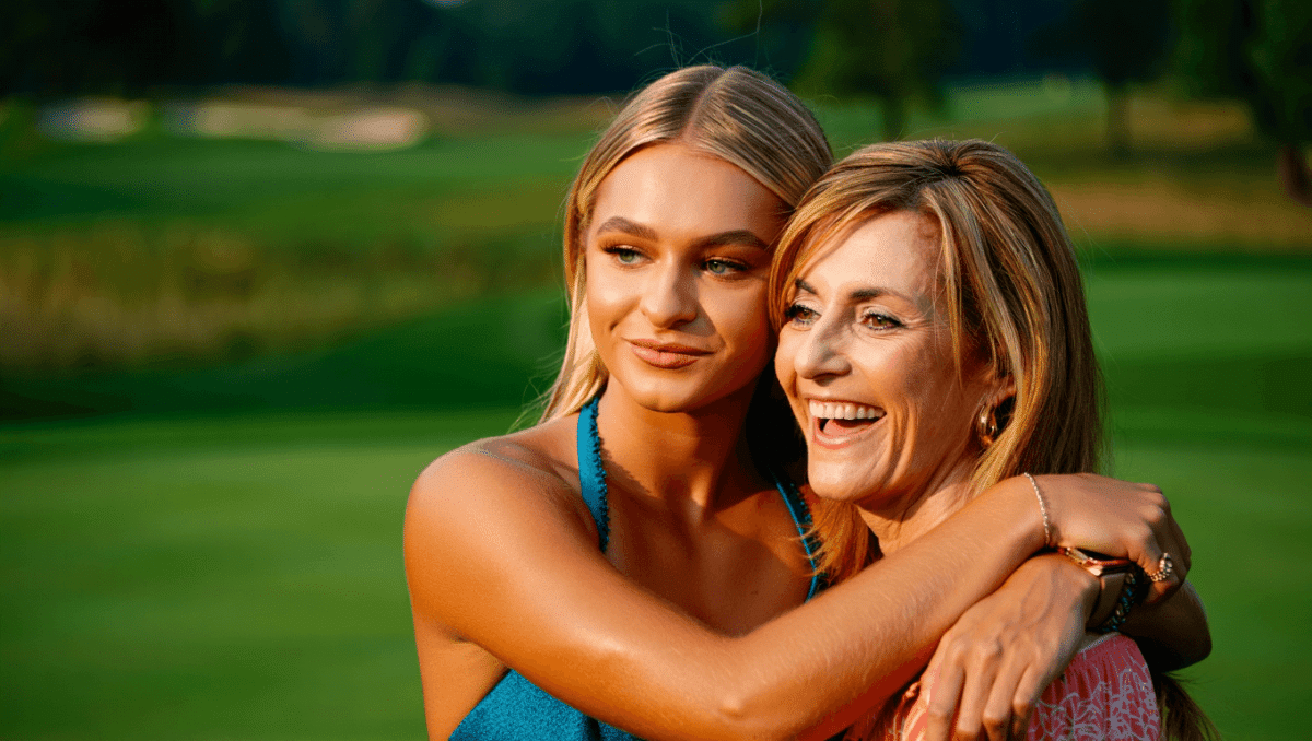 Paige Spiranac stuns before PGA Championship, shares rare moment with mother ahead of Aronimink