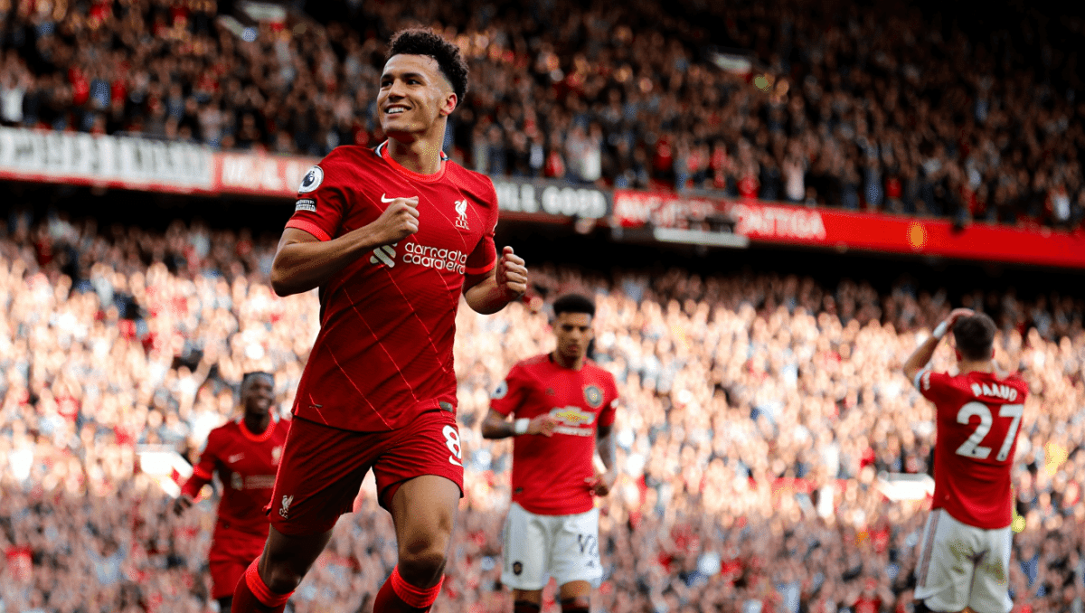 Dominik Szoboszlai scores at Old Trafford as Liverpool battles Man United