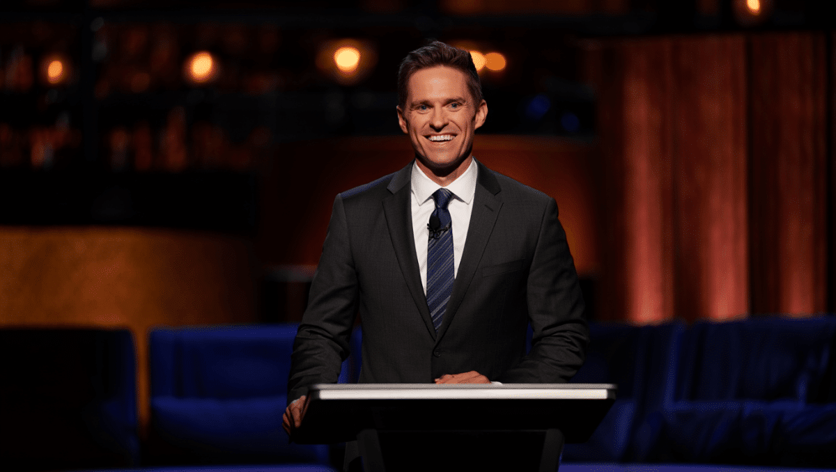 Celebrity Jeopardy faces Steven Weber, Sean Gunn, and W. Kamau Bell tonight on ABC