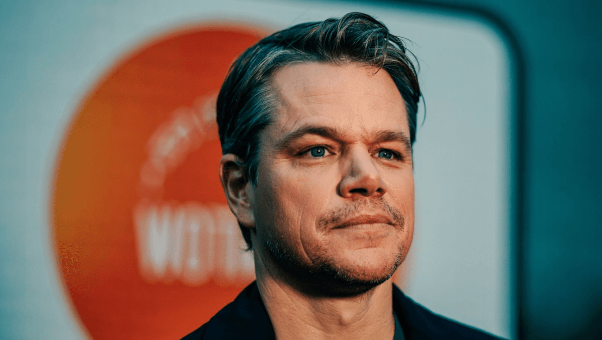 Matt Damon hosts Saturday Night Live tonight with Noah Kahan, promoting The Odyssey