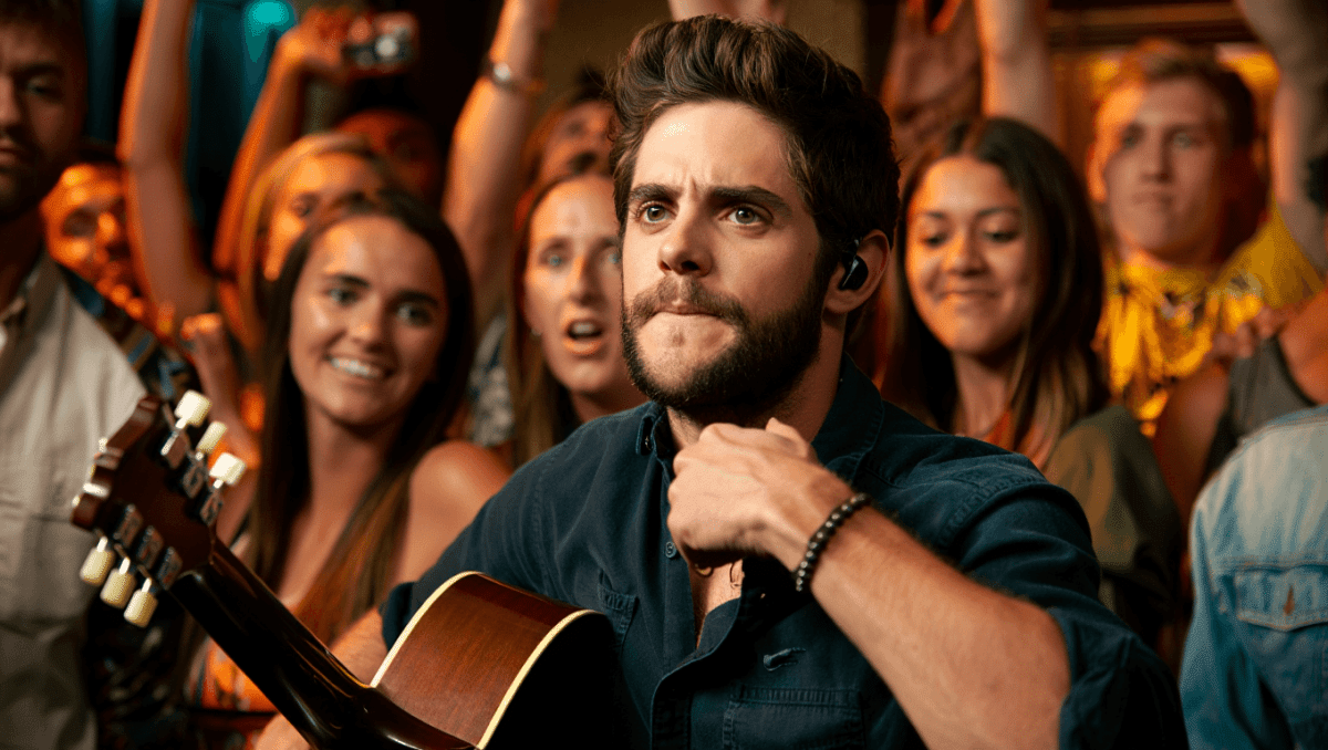Thomas Rhett surprises fans with intimate secret set in Nashville at Odie's venue