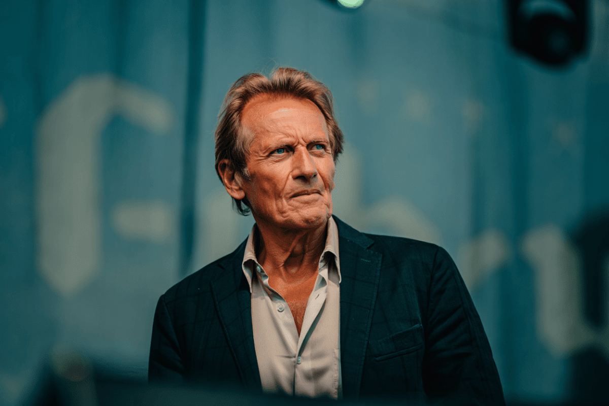 Rod Stewart extends 2026 North American tour, teases new studio material