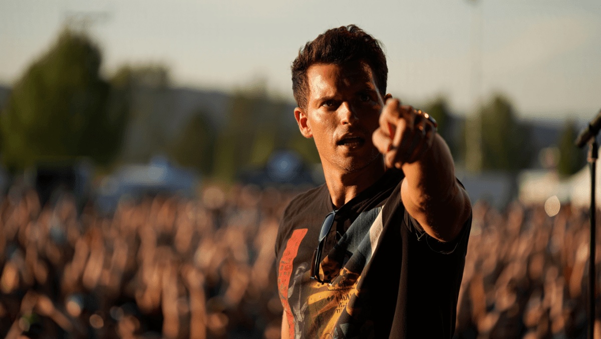 Gavin Adcock reignites Zach Bryan feud over fan treatment after concert