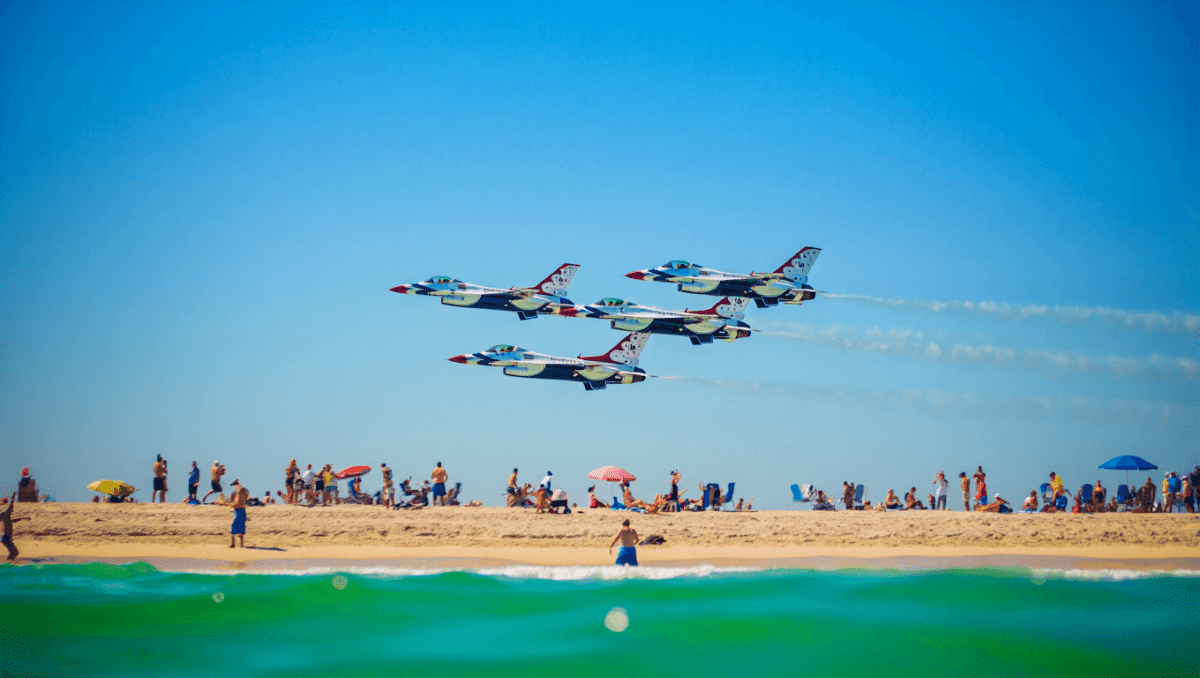 Air show Fort Lauderdale showcases Thunderbirds, F-22 Raptors in beach spectacular