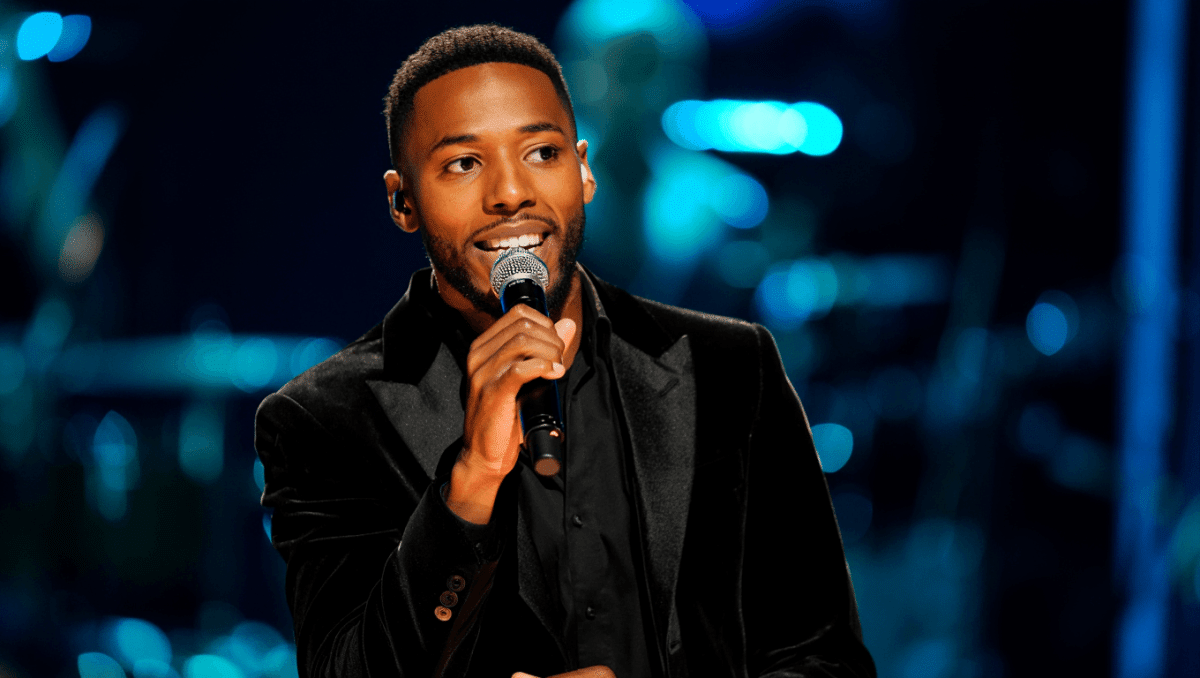 Jamal Roberts performs 'Perfect for Me' on American Idol, wows crowd in velvet suit