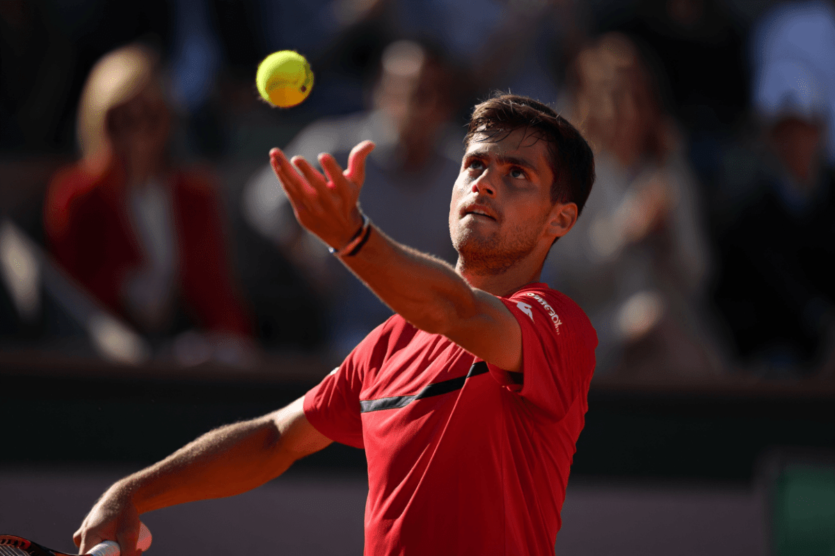 Daniil Medvedev battles Adam Walton at French Open in Paris, leads in fifth set
