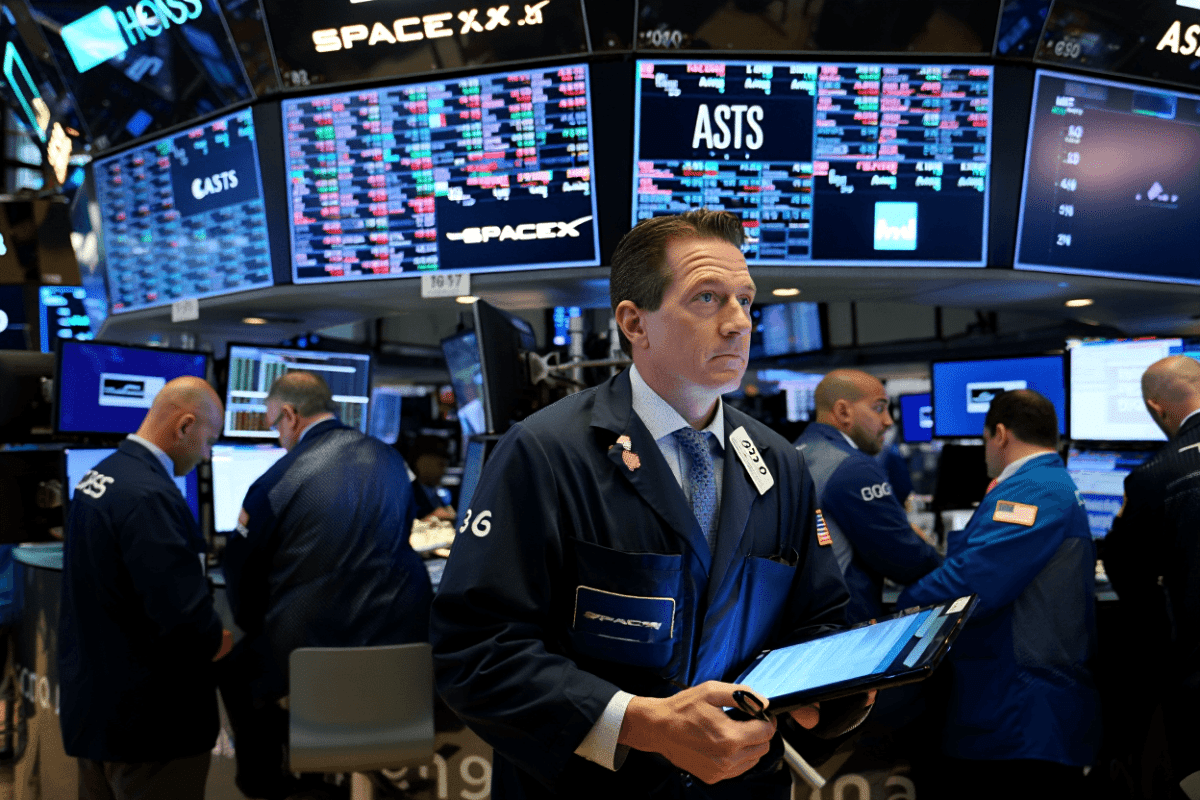 ASTS stock falls 10.4% on lower SpaceX IPO valuation forecast