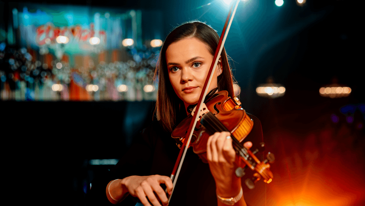 Linda Lampenius plays violin live at Eurovision 2026 in Vienna, historic first