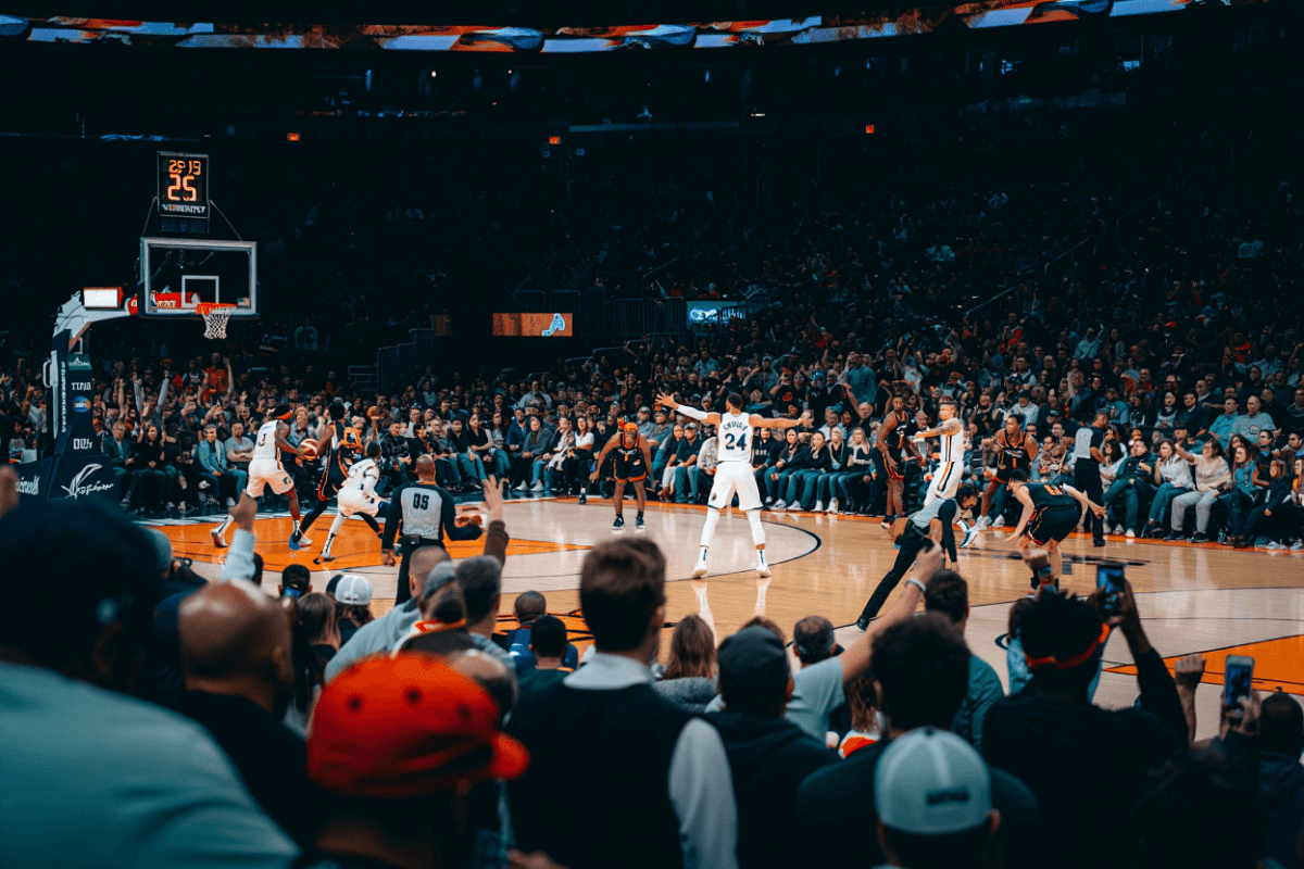 New York Knicks beat Cavaliers 130-93 in Cleveland, first Finals trip since 1999