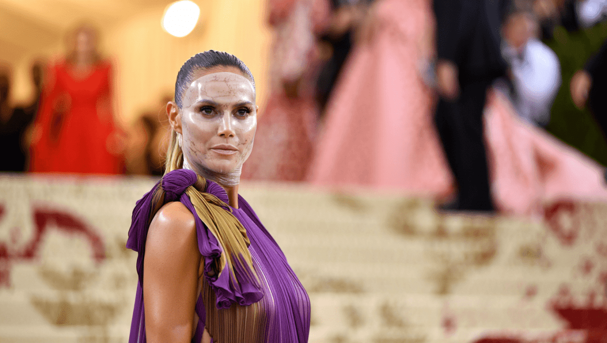Heidi Klum transforms into a statue at Met Gala in New York with sculptural gown
