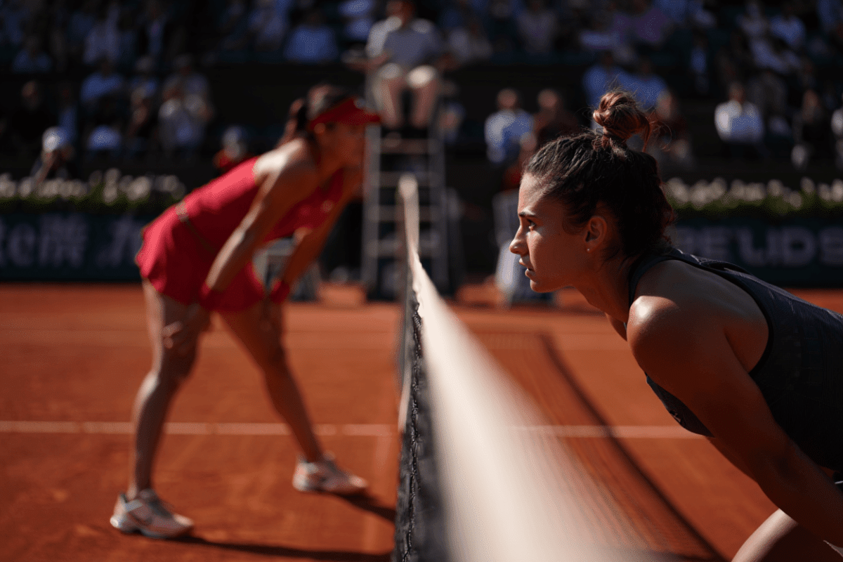 Iga Świątek faces Magda Linette in Roland Garros third round at Paris