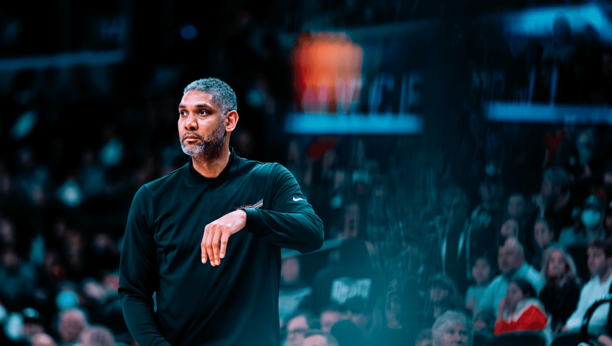 Tim Duncan makes head coaching debut with Spurs win in San Antonio