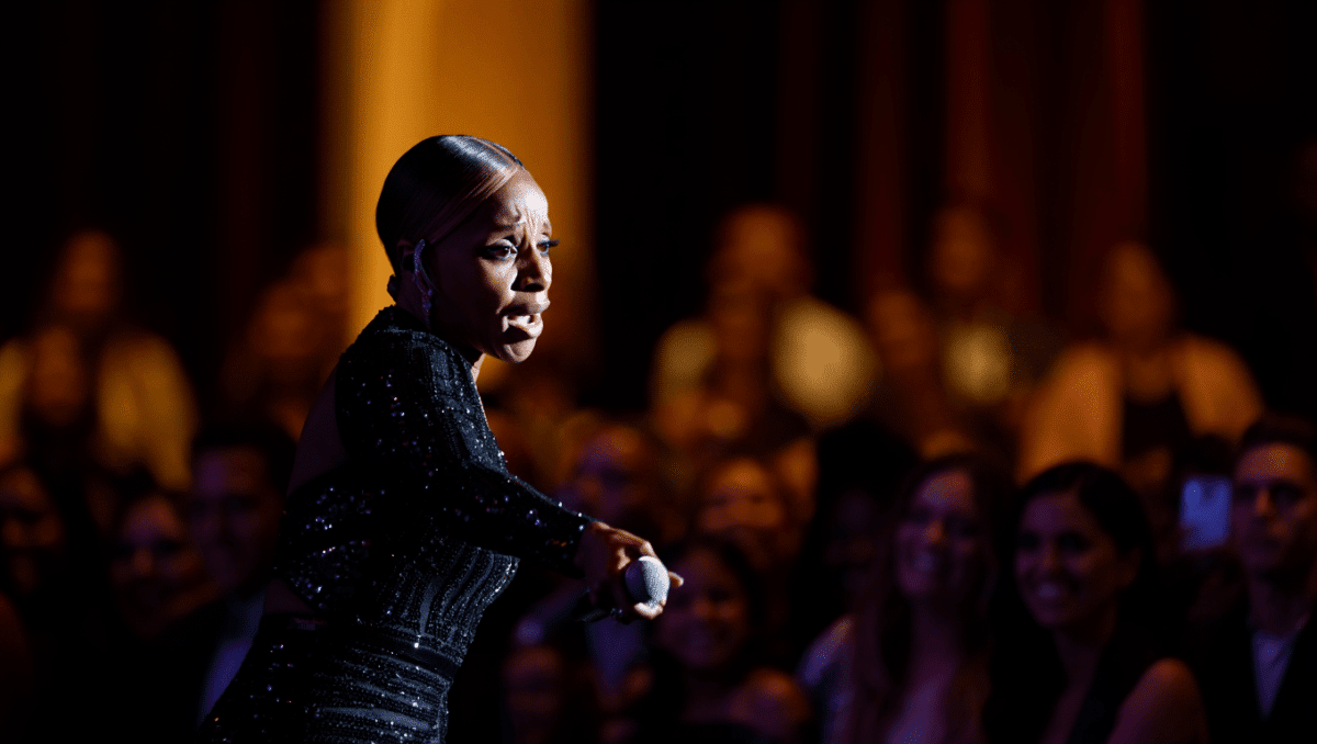 Las Vegas sets up epic Memorial Day weekend with Mary J. Blige and Two Feet live
