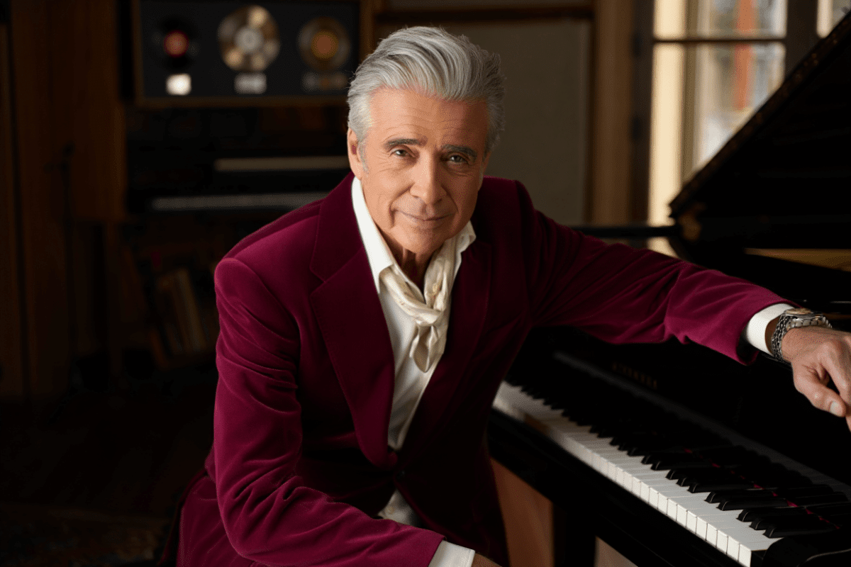 Barry Manilow releases new album 'What A Time' June 5 after cancer recovery