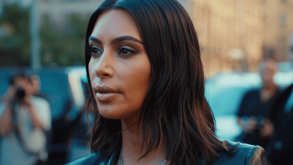 Kim Kardashian arrives in New York for Met Gala with mystery fashion look