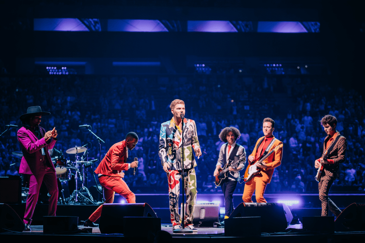 Split Enz triumphs in Sydney on first major tour in 20 years, marks 50 years