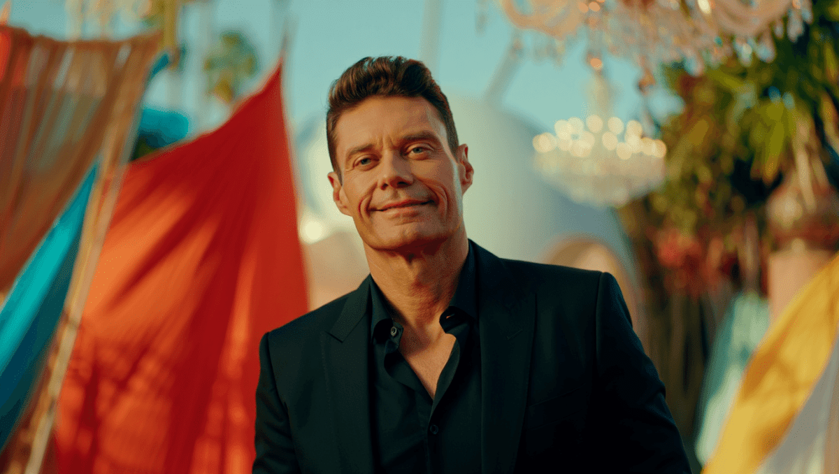 Ryan Seacrest debuts new look at Los Angeles charity gala, fans react
