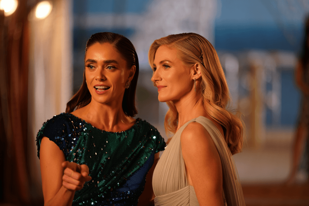 Beaches Broadway stars Jessica Vosk and Kelli Barrett perform at Majestic Theatre through September