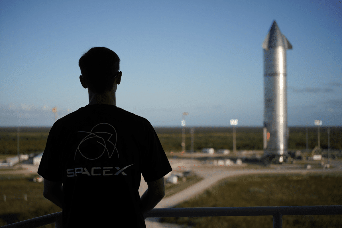 Nicki Minaj makes surprise SpaceX launch appearance, praises Elon Musk