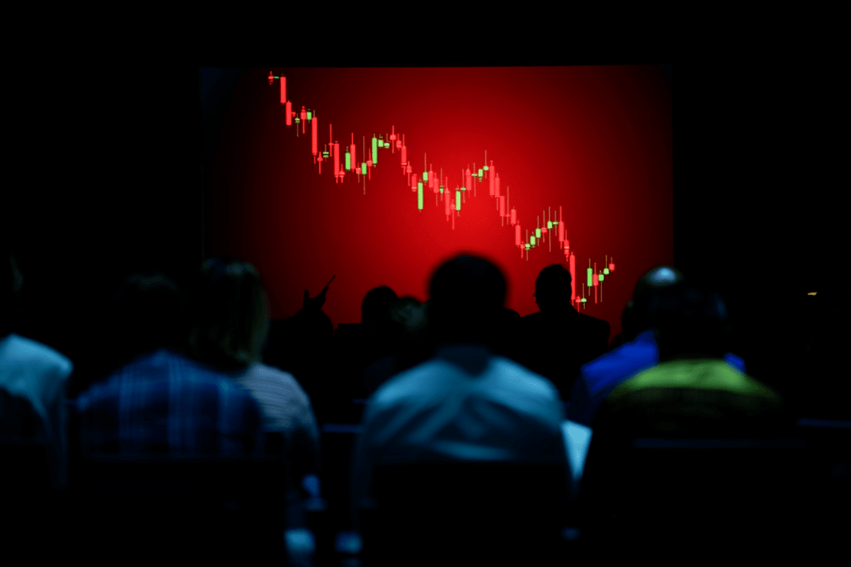 NFLX stock hits longest losing streak since 2022 as leadership transitions