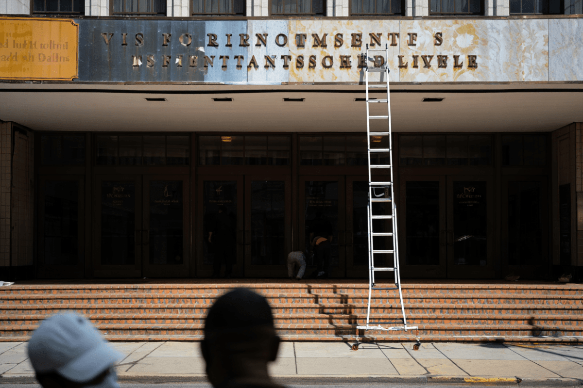 Kennedy Center removes Trump's name from website ahead of court deadline