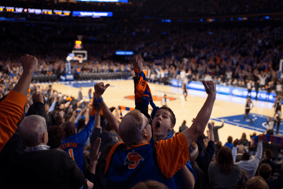 Ben Stiller cheers Knicks to Game 1 win at NBA Finals in San Antonio