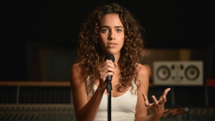 Ella Langley’s ‘Be Her’ Becomes Her Longest-Leading Country Airplay No. 1