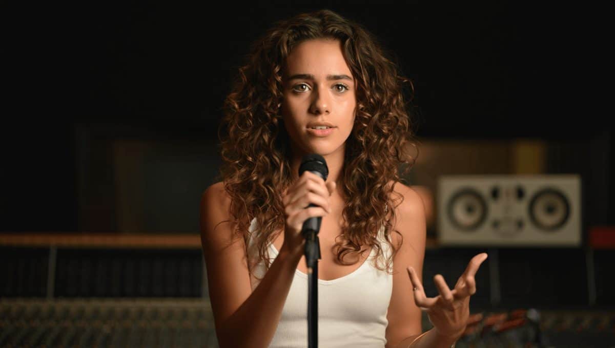 Ella Langley’s ‘Be Her’ Becomes Her Longest-Leading Country Airplay No. 1