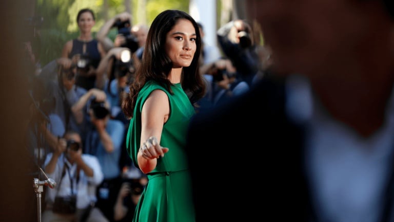 Meghan Markle's green dress sparks widespread online criticism Art Threat — free download