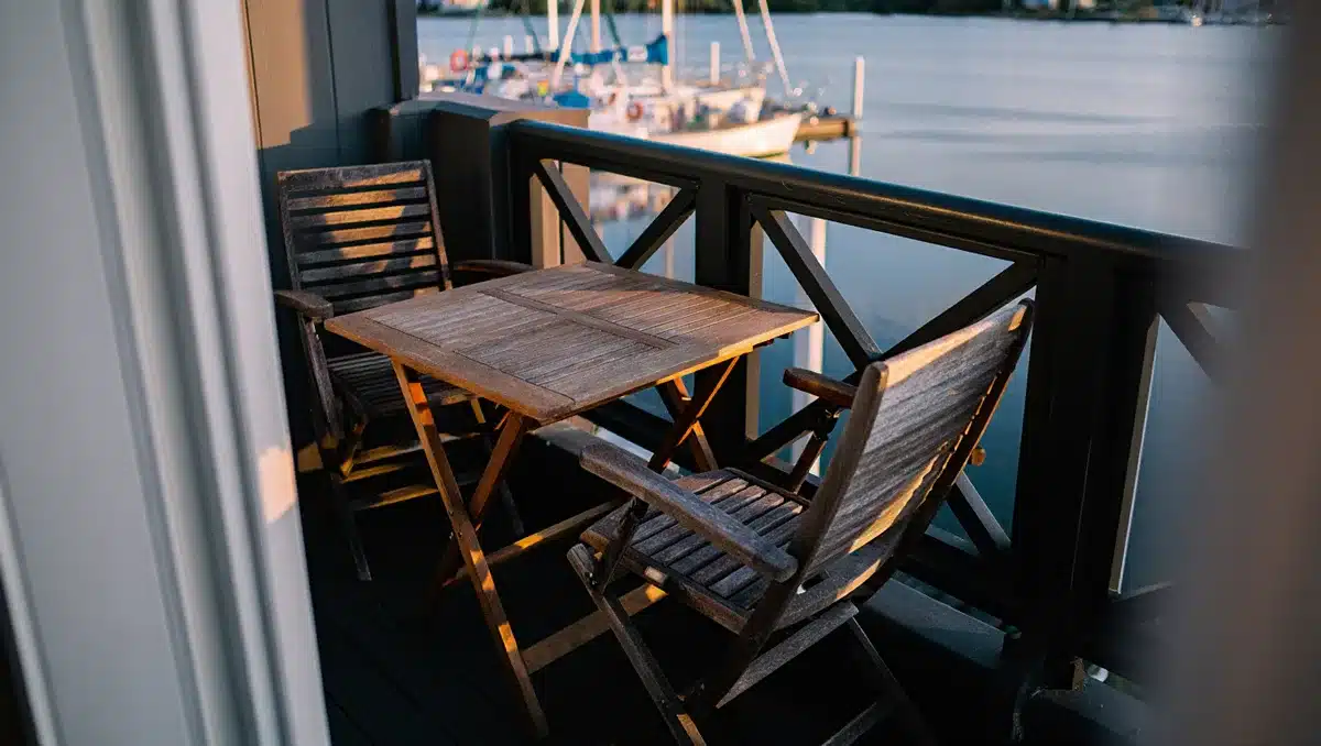 Rooms designed around views and flexibility — The hotel offers a mix of guest rooms and suites laid out to suit couples, families and small groups. Many accommodations are configured with balconies or patios that face the marina, the island interior