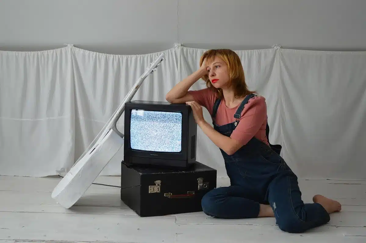 Fashion influencer recreating a 1960s TV-inspired outfit